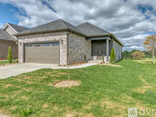 3 BR, 2 BA Apartment 343 Monroe Dr, Bristol, TN 37620