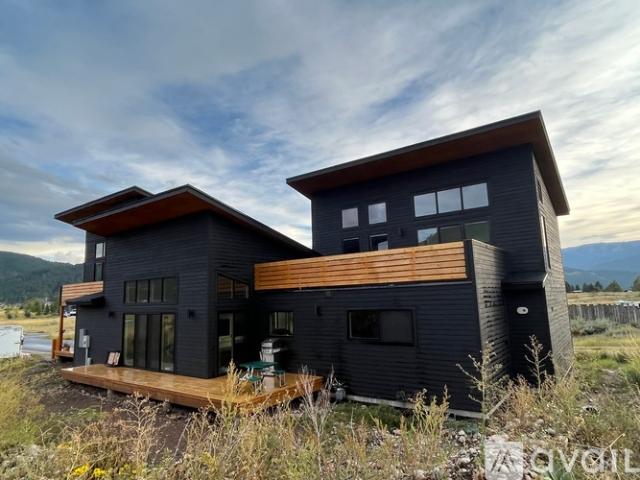 3 BR, 2 BA Apartment 340 Columbine Street, Alpine, WY 83128