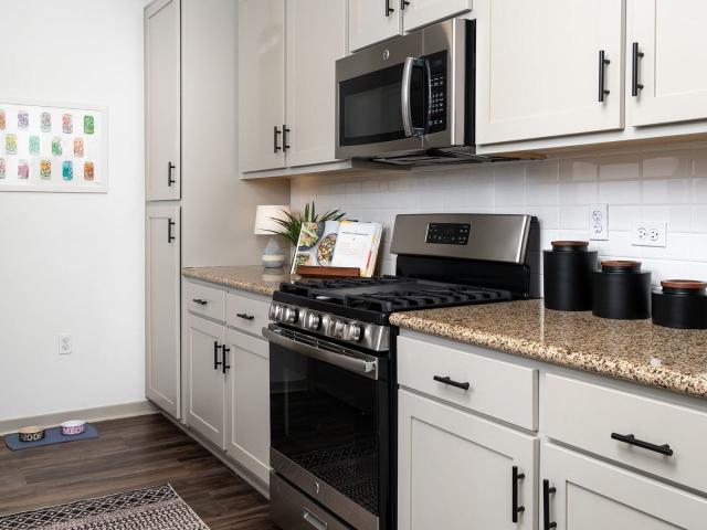 3 BR, 2 BA Apartment 3455 Kearny Villa Road Unit 136, San Diego, CA 92123