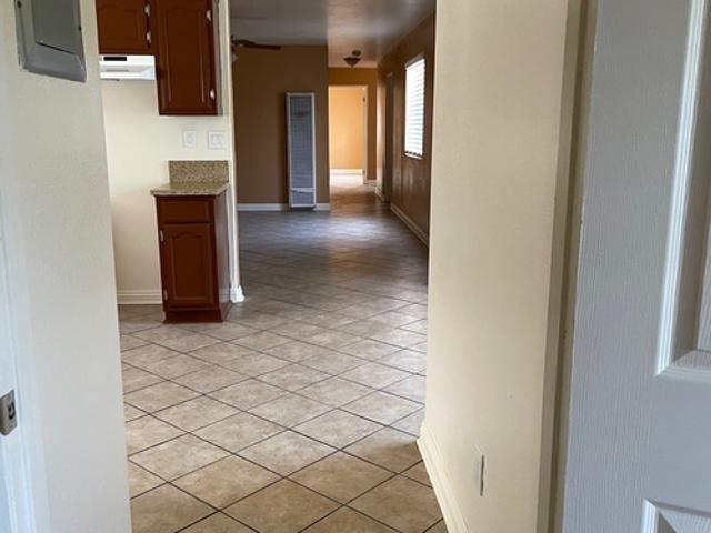3 BR, 2 BA Apartment 353 W 78th St, Unit 1, Los Angeles, CA 90003