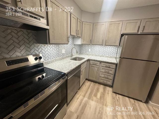 3 BR, 2 BA Apartment 353 Schraffts Dr, Waterbury, CT 06705