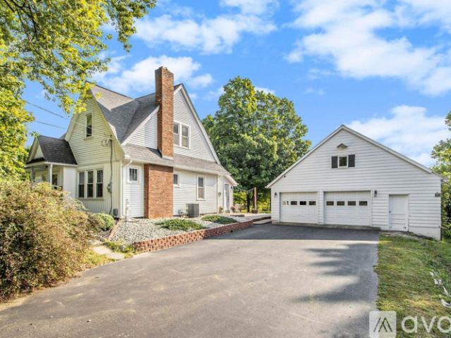 3 BR, 2 BA Apartment 3512 Douglas Ave, Kalamazoo, MI 49004
