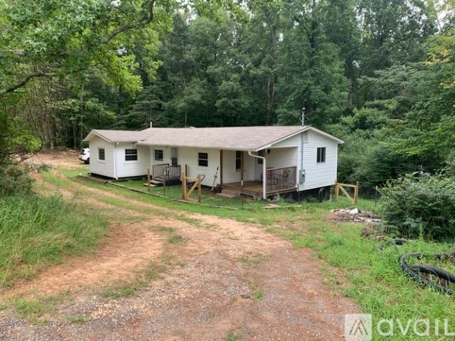 3 BR, 2 BA Apartment 354 County Road 353, Florence, AL 35634