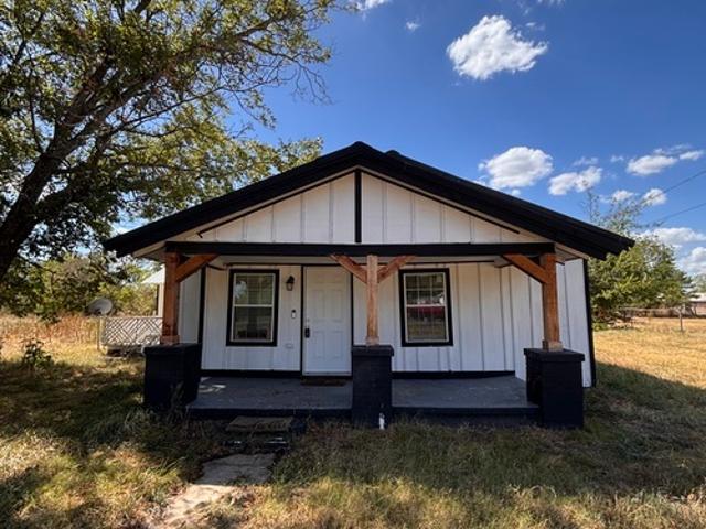 3 BR, 2 BA Apartment 3609 North Highway 3, Seminole, OK 74868