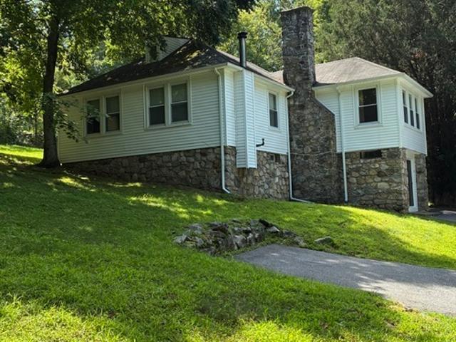 3 BR, 2 BA Apartment 3685 Gomer Street, Yorktown Heights, NY 10598
