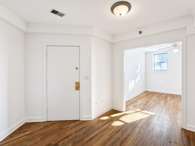 3 BR, 2 BA Apartment 3700 North Sheffield, Chicago, IL 60613
