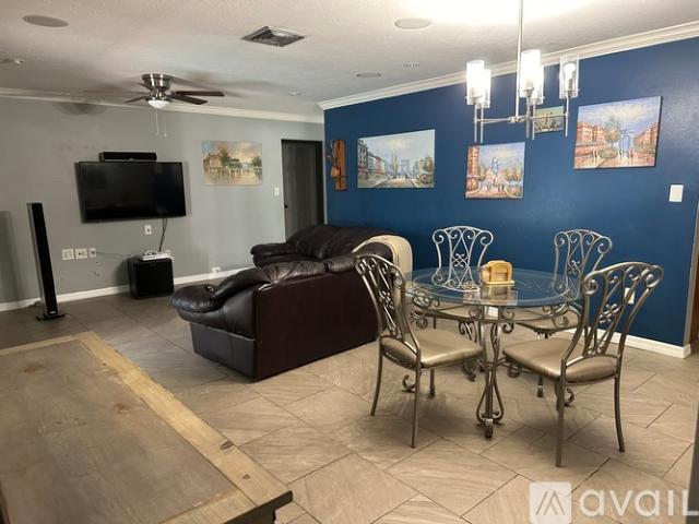 3 BR, 2 BA Apartment 3737 Kingswood Drive, Sarasota, FL 34232