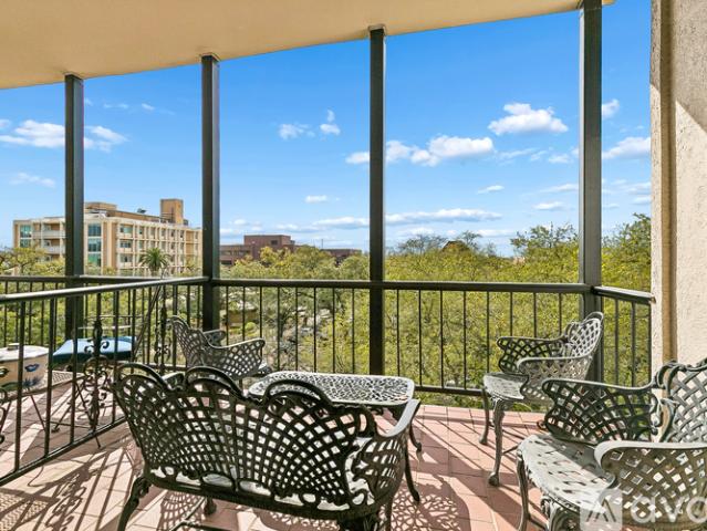 3 BR, 2 BA Apartment 3801 Saint Charles Avenue, Unit 500, New Orleans, LA 70115