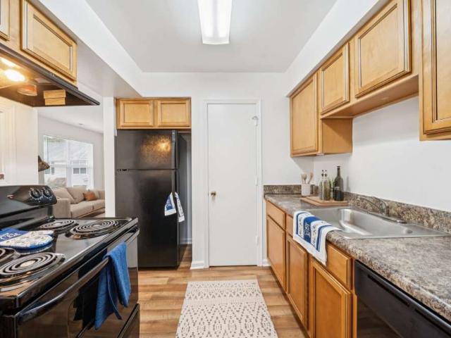3 BR, 2 BA Apartment 3824 Maplefield Dr Unit 4006, Chesapeake, VA 23321