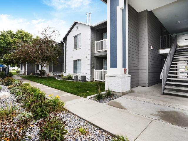 3 BR, 2 BA Apartment 3851 S Cobble Ridge Dr Unit 05 202, West Jordan, UT 84084