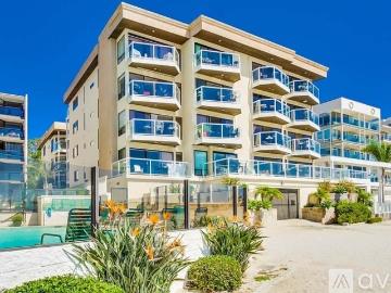 3 BR, 2 BA Apartment 3888 Riviera Dr, Unit 205, San Diego, CA 92109