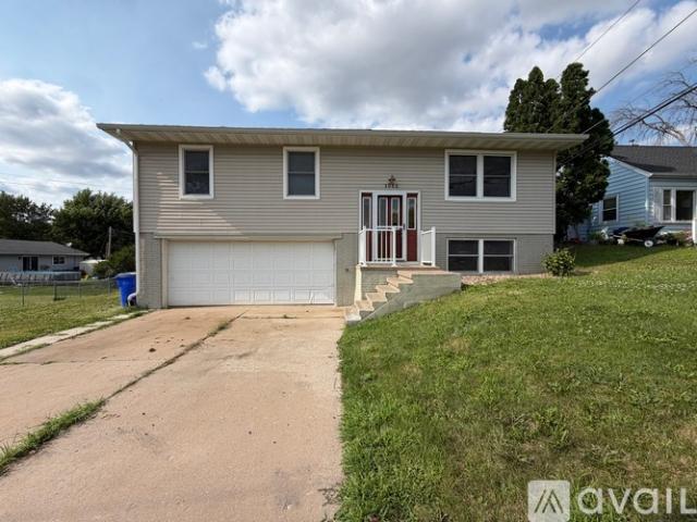 3 BR, 2 BA Apartment 3002 12 Th Ave Sw, Cedar Rapids, IA 52404