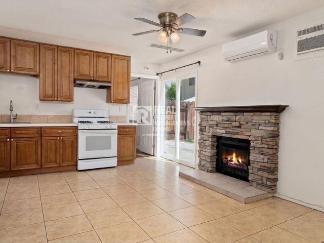 3 BR, 2 BA Apartment 3009 Canyon Crest Drive, Riverside, CA 92507