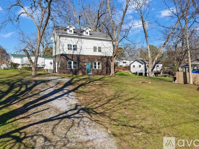 3 BR, 2 BA Apartment 301 Wisteria Lane, West Blocton, AL 35184