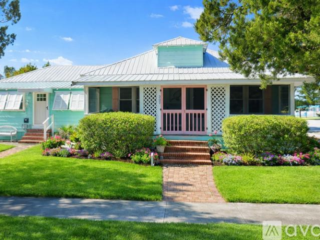 3 BR, 2 BA Apartment 302 S 17th St, Morehead City, NC 28557