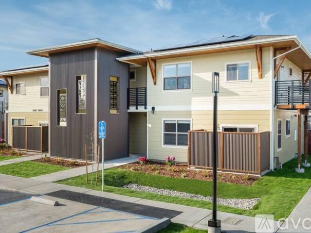 3 BR, 2 BA Apartment 3049 Smith Ln, Unit Fortuna, CA 95540
