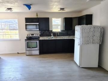 3 BR, 2 BA Apartment 304 East Freeman Street, Ennis, TX 75119