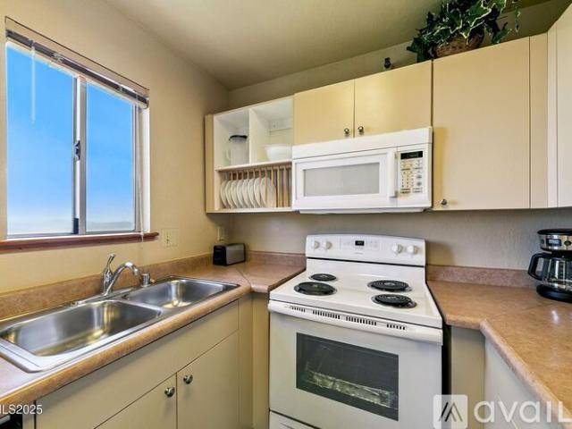 3 BR, 2 BA Apartment 305 Galaxy Ln, Unit 8, Stateline, NV 89449