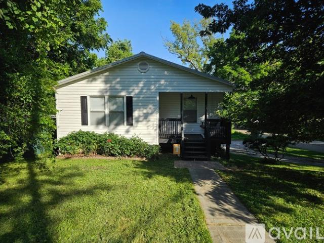 3 BR, 2 BA Apartment 306 Avenue B, Knoxville, TN 37920