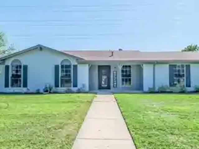 3 BR, 2 BA Apartment 3100 Valley Frg Trl, Forest Hill, TX 76140