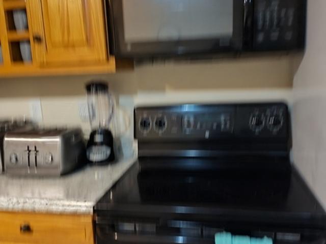 3 BR, 2 BA Apartment 3101 Hikes Ln, Unit back unit second floor, Louisville, KY 40220