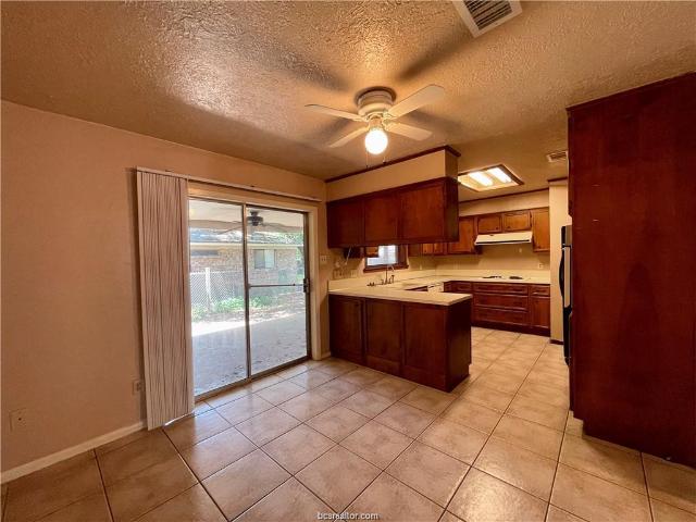 3 BR, 2 BA Apartment 3105 Bluestem Drive, College Station, TX 77845
