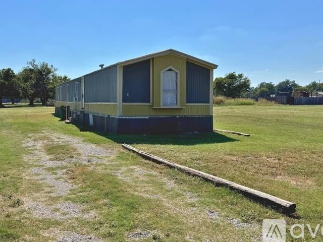 3 BR, 2 BA Apartment 314 W 6th St, Burkburnett, TX 76354