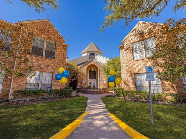 3 BR, 2 BA Apartment 3200 South Center Street Unit 0513, Arlington, TX 76014