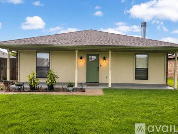 3 BR, 2 BA Apartment 320 Longview Drive, Destrehan, LA 70047