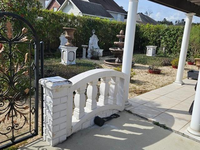 3 BR, 2 BA Apartment 3221 Elmwood Park Drive, New Orleans, LA 70114