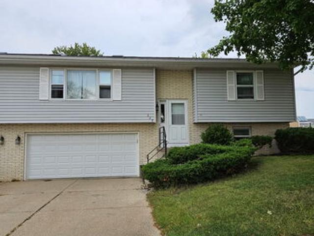 3 BR, 2 BA Apartment 327 6th St, Unit 327 6th street, Monroe, WI 53566