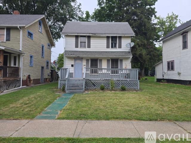 3 BR, 2 BA Apartment 329 11 Th Street, Elyria, OH 44035