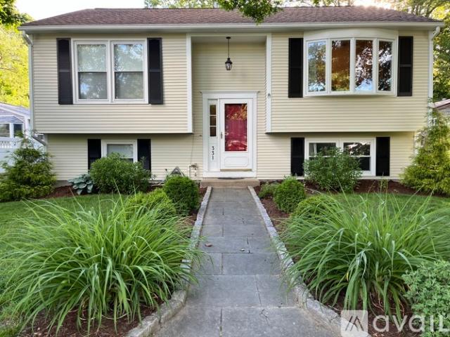 3 BR, 2 BA Apartment 331 Beachwood Drive, East Greenwich, RI 02818