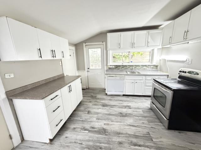 3 BR, 2 BA Apartment 337 Maxwell St, Sarnia, ON N7T 5E1