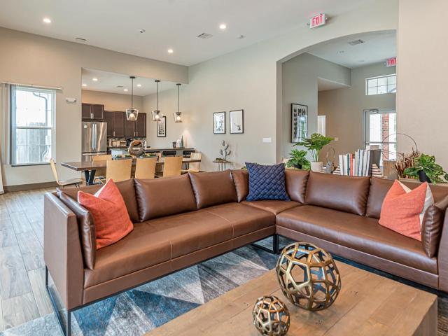 3 BR, 2 BA Apartment 3360 Alice Street Unit 0221, Houston, TX 77021