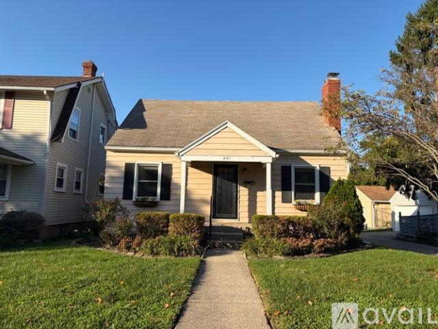 3 BR, 2 BA Apartment 445 Peach Orchard Ave, Dayton, OH 45419