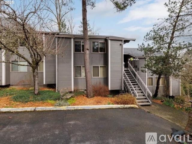 3 BR, 2 BA Apartment 44 Eagle Crest Drive, Unit 7, Lake Oswego, OR 97035