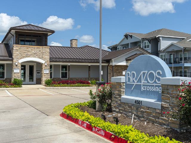 3 BR, 2 BA Apartment 4501 Brazosport Blvd N Unit 10201, Clute, TX 77531