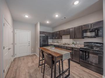 3 BR, 2 BA Apartment 4520 Ambassador Way Unit 428, Balch Springs, TX 75180
