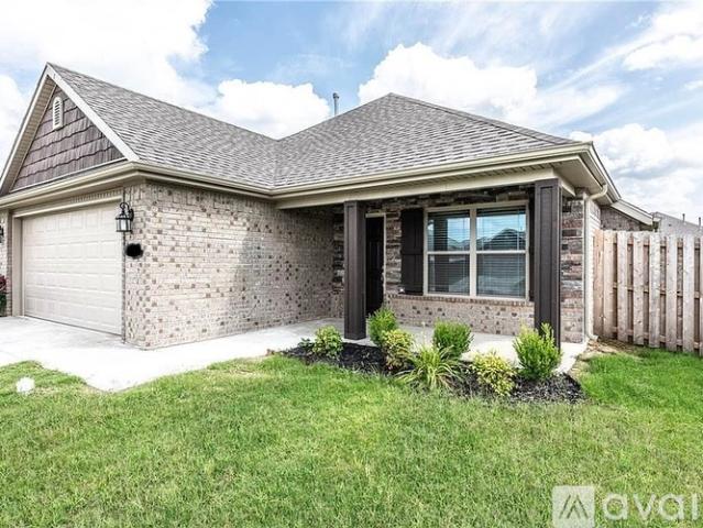 3 BR, 2 BA Apartment 4529 W Blissful Drive, Fayetteville, AR 72704