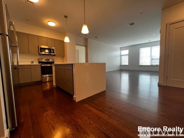 3 BR, 2 BA Apartment 455 Harvard St, Unit 1305, Brookline, MA 02446