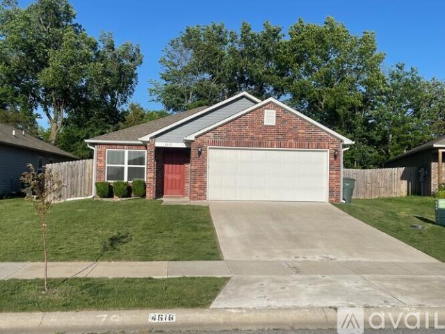 3 BR, 2 BA Apartment 4616 West Hoover Loop, Fayetteville, AR 72704