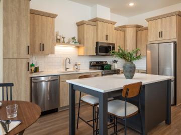 3 BR, 2 BA Apartment 4701 Kings Point Road Unit 250, Mound, MN 55364