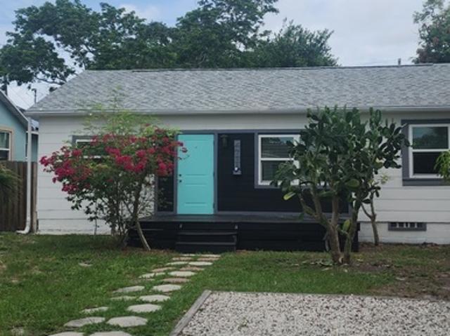 3 BR, 2 BA Apartment 4711 Fairfield Avenue South, St. Petersburg, FL 33711