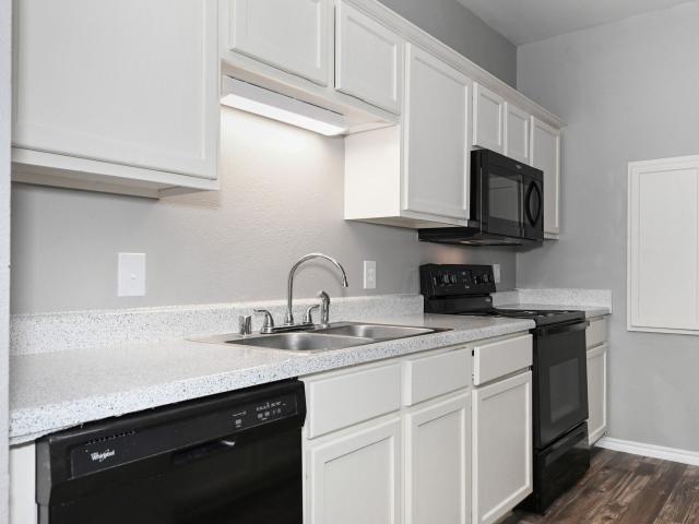 3 BR, 2 BA Apartment 4811 Duncanville Rd Unit 1802, Dallas, TX 75236