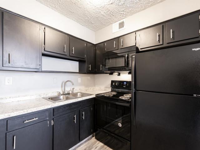 3 BR, 2 BA Apartment 4862 Fegenbush Ln #1 Unit 4847 0S, Louisville, KY 40218