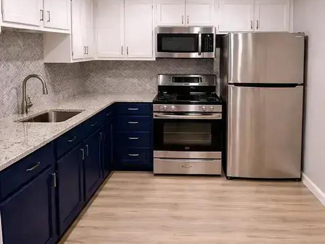 3 BR, 2 BA Apartment 48 Avonwood Rd, Avon, CT 06001