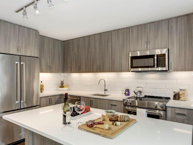 3 BR, 2 BA Apartment 4901 Montgomery Lane Unit 206, Bethesda, MD 20814