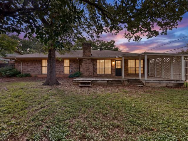 3 BR, 2 BA Apartment 4909 Caliente Dr, Arlington, TX 76017