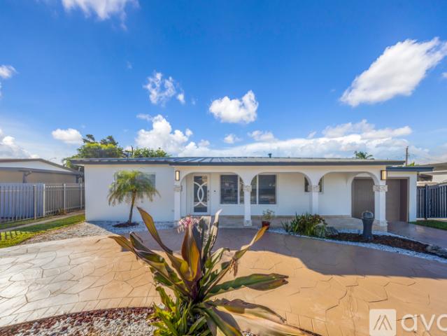 3 BR, 2 BA Apartment 490 W 33rd Pl, Hialeah, FL 33012
